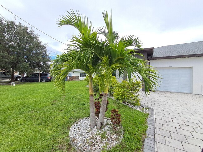 213 Hightower Ave S in Lehigh Acres, FL - Building Photo - Building Photo