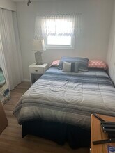 4841 92nd St N in St. Petersburg, FL - Foto de edificio - Building Photo