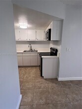 5782 SW 61st St in Miami, FL - Building Photo - Building Photo