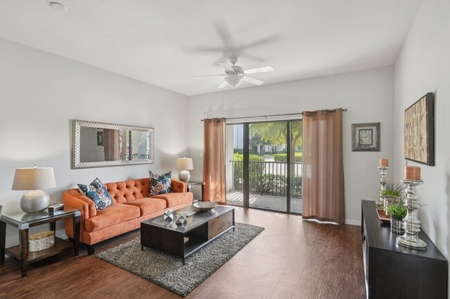 Channelside in Ft. Myers, FL - Foto de edificio - Building Photo