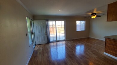 5692 Playa del Rey in San Jose, CA - Foto de edificio - Building Photo