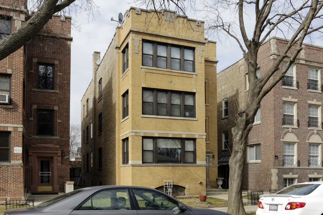 6446 N Albany Ave in Chicago, IL - Building Photo