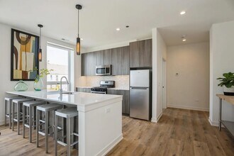 2803 W Henderson St in Chicago, IL - Building Photo - Building Photo