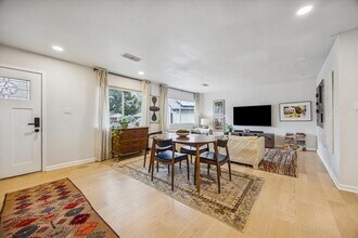 6809 Meadow Cir in Austin, TX - Building Photo - Building Photo