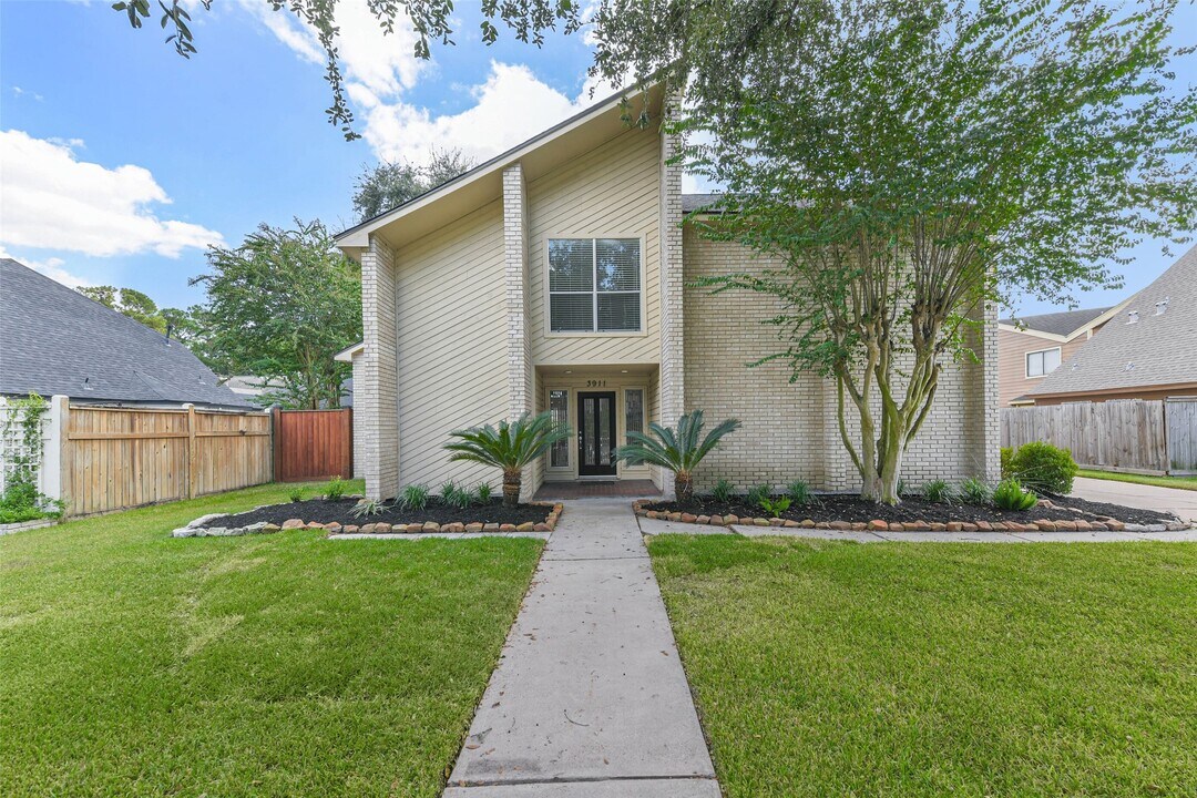 3911 Cherry Forest Dr in Houston, TX - Building Photo