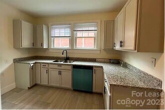 520 Grandin Rd in Charlotte, NC - Building Photo - Building Photo