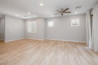 250 W Queen Creek Rd in Chandler, AZ - Building Photo - Building Photo