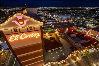 150 S Las Vegas Blvd in Las Vegas, NV - Building Photo - Building Photo