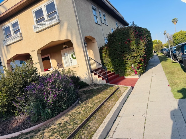 2754 Kenwood Ave in Los Angeles, CA - Building Photo - Building Photo