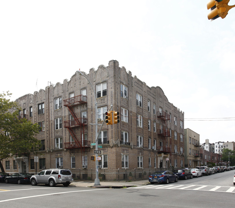 Martin Hall in Brooklyn, NY - Foto de edificio