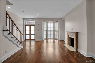 120 Johnson Park in Buffalo, NY - Foto de edificio - Building Photo