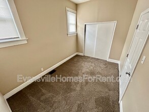 2102 W Delaware St in Evansville, IN - Building Photo - Building Photo