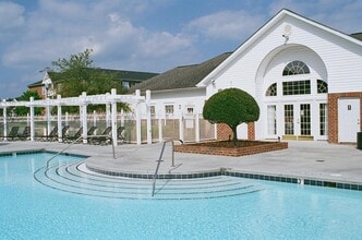 Reserve at Jacksonville Commons in Jacksonville, NC - Foto de edificio - Building Photo