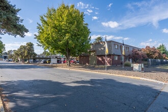 Kamiakin Apartments in Kennewick WA in Kennewick, WA - Building Photo - Building Photo