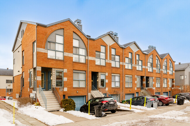 3375 J.-A.-Descarries St in Lachine, QC - Building Photo - Primary Photo