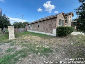 115 Tufted Crest in San Antonio, TX - Building Photo - Building Photo