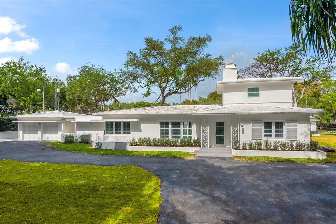 7000 Old Cutler Rd in Coral Gables, FL - Building Photo
