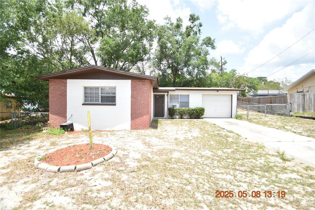 8320 Oleander Ln in Tampa, FL - Building Photo