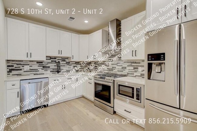 property at 728 S 10th St