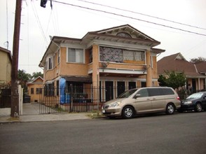 129 E 29th St in Los Angeles, CA - Foto de edificio - Building Photo