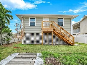 627 E Palm Ave in Goodland, FL - Building Photo - Building Photo