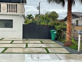 2342 SW 128th Ave in Miami, FL - Building Photo