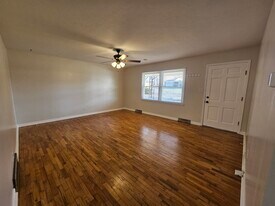 167 Hill-N-Dale Dr in Shelbyville, KY - Building Photo