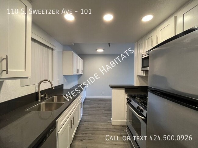 110 Sweetzer Ave in Los Angeles, CA - Building Photo - Building Photo