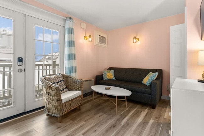 12 G St in Hampton, NH - Building Photo - Building Photo