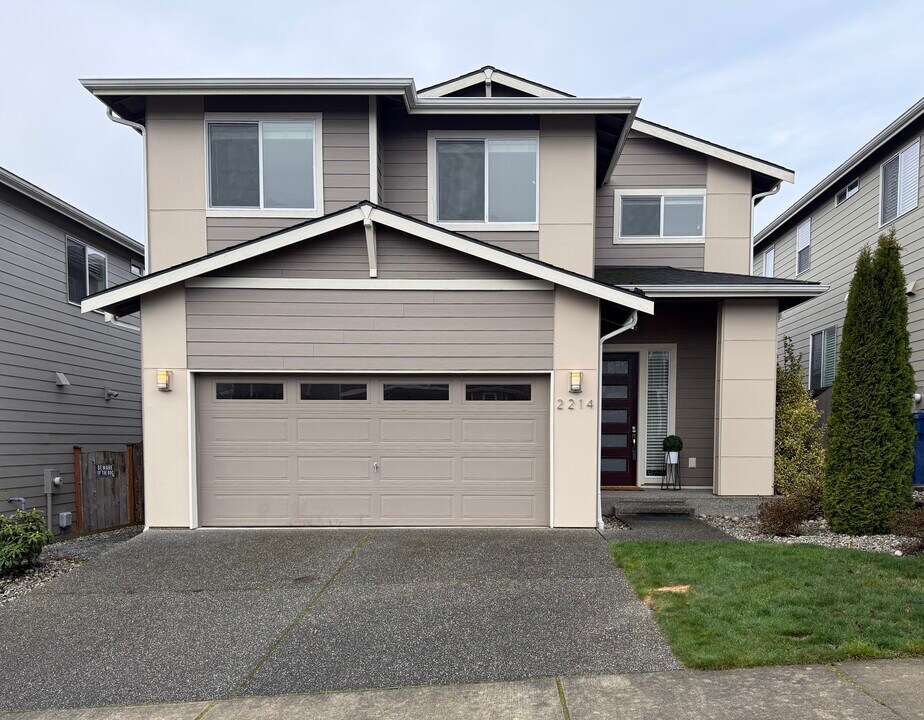 2214 115th Dr SE in Lake Stevens, WA - Foto de edificio