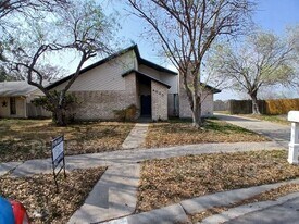 4033 Sandy Hollow Creek Dr in Corpus Christi, TX - Building Photo