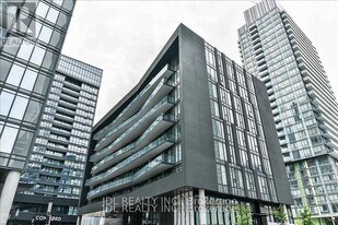 90 Queens Wharf Rd in Toronto, ON - Building Photo