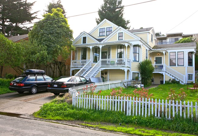 155 Tomales St in Sausalito, CA - Building Photo - Building Photo