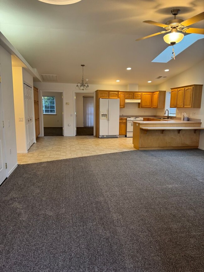 2004-2006 Duke Ct in Grants Pass, OR - Building Photo - Building Photo