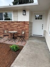 558 Dennis Ln N in Keizer, OR - Foto de edificio - Building Photo