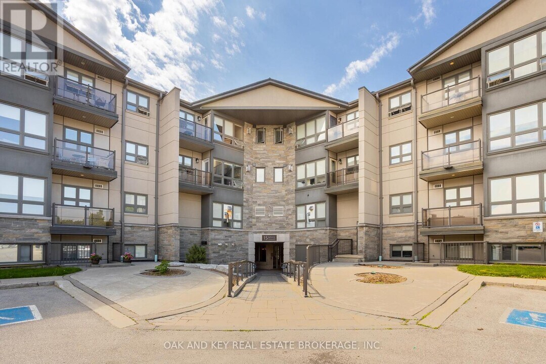 15 Jacksway Crescent in London, ON - Building Photo