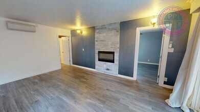 127 NE 202nd Ave in Portland, OR - Building Photo - Building Photo
