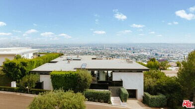 1536 Blue Jay Way in Los Angeles, CA - Building Photo - Building Photo