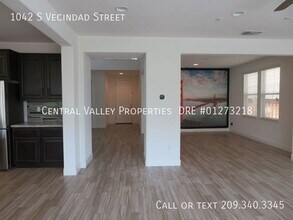 1042 S Vecindad St in Tracy, CA - Building Photo - Building Photo