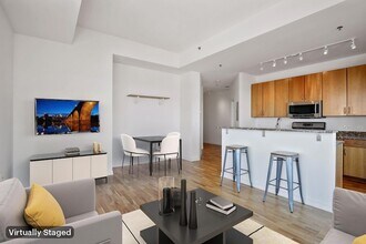 929 Portland Ave, Unit 436 in Minneapolis, MN - Building Photo - Building Photo