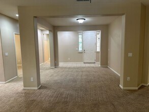 4142 W Clinton Ct in Visalia, CA - Building Photo - Building Photo
