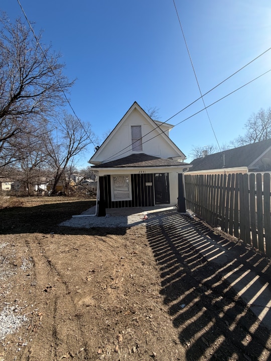 2451 Chelsea Ave in Kansas City, MO - Foto de edificio