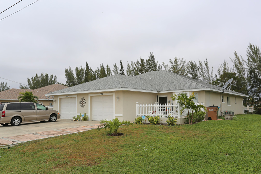 1305 Gleason Pky in Cape Coral, FL - Building Photo