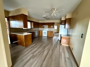 565 Franklin Ct in Sunnyside, WA - Building Photo - Building Photo