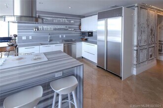 601 NE 36th St, Unit 3101 in Miami, FL - Building Photo - Building Photo