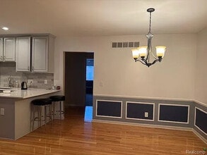 158 Tiffany Ln in Royal Oak, MI - Foto de edificio - Building Photo