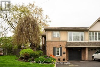 3072 Autumn Hill Crescent in Burlington, ON - Building Photo - Building Photo