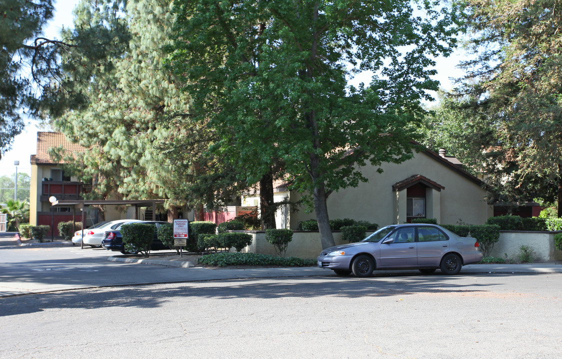 Woodbridge Apartments in Modesto, CA - Building Photo