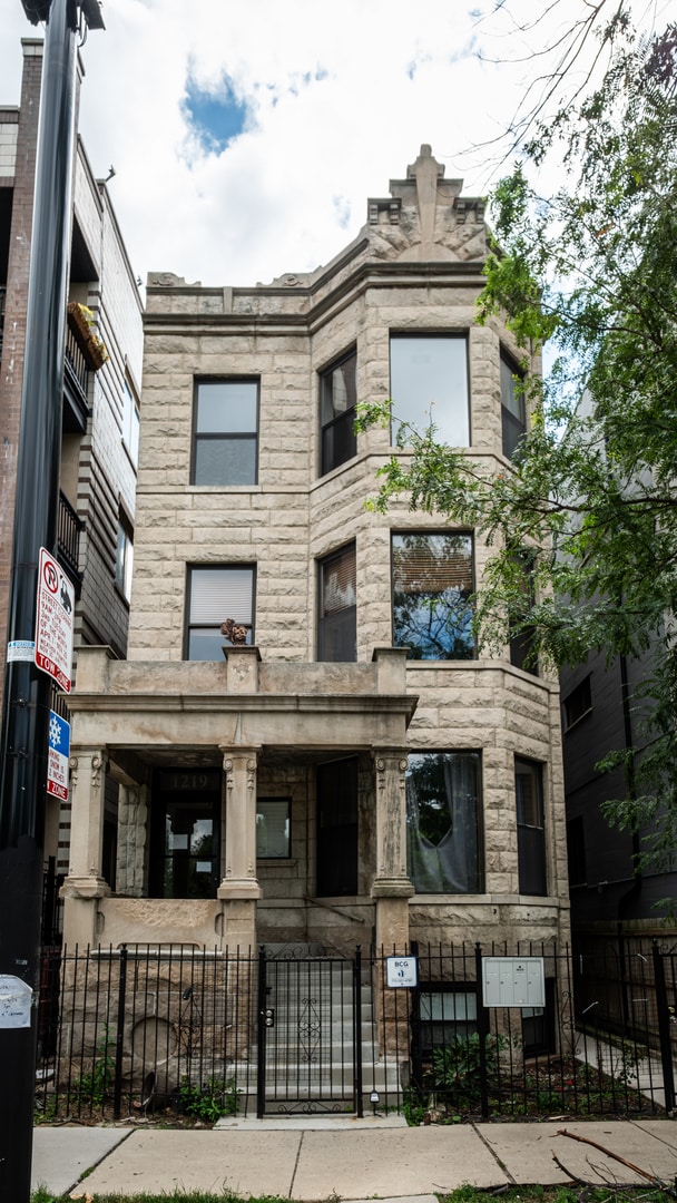 property at 1219 N California Ave