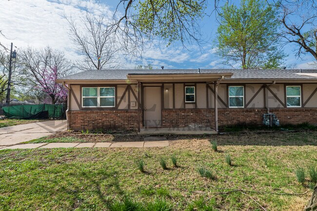 property at 905 E Osie St